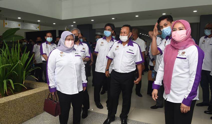majlis_penyerahan_huitm_iv