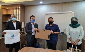 sumbangan_laptop_kelab_ii
